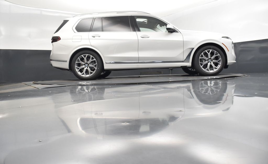 2026 Mineral White Metallic BMW X7 xDrive40i AWD SUV