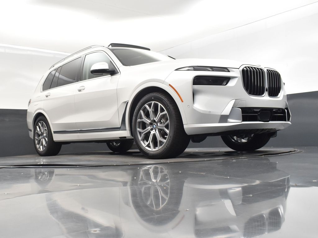 2026 Mineral White Metallic BMW X7 xDrive40i AWD SUV