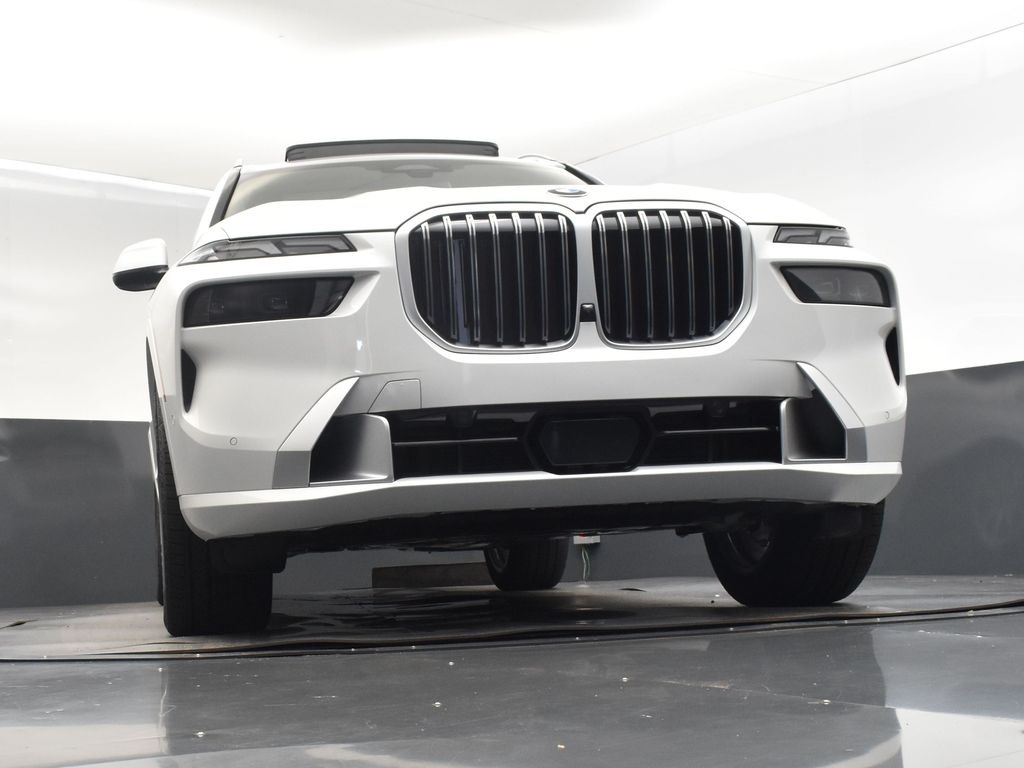 2026 Mineral White Metallic BMW X7 xDrive40i AWD SUV