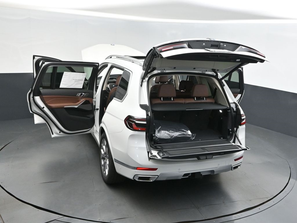 2026 Mineral White Metallic BMW X7 xDrive40i AWD SUV