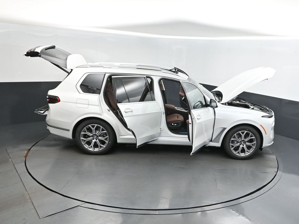 2026 Mineral White Metallic BMW X7 xDrive40i AWD SUV