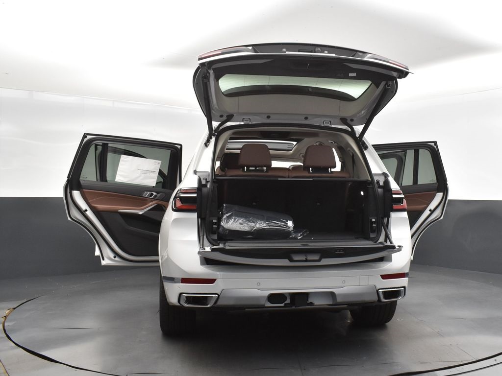 2026 Mineral White Metallic BMW X7 xDrive40i AWD SUV