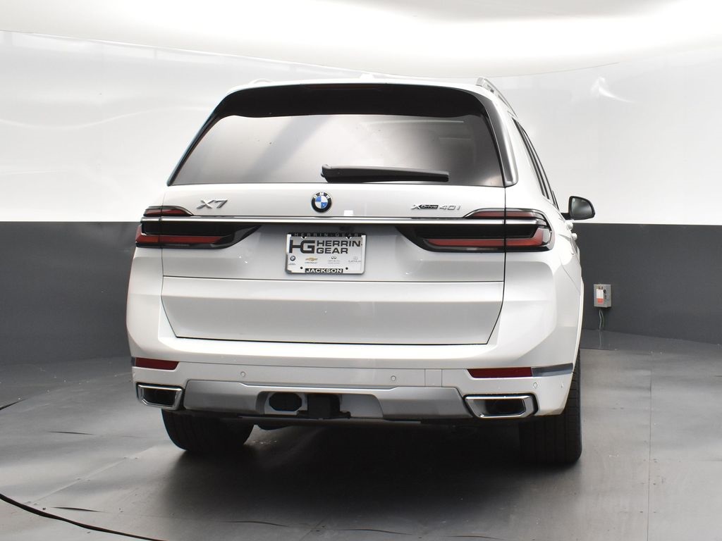 2026 Mineral White Metallic BMW X7 xDrive40i AWD SUV