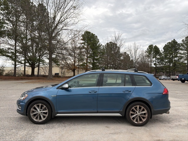 2017 Volkswagen Golf Alltrack Alltrack SE's photo