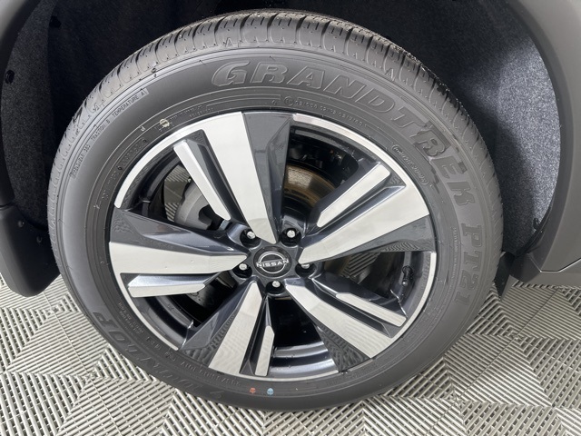2025 Super Black Nissan Rogue SL FWD SUV