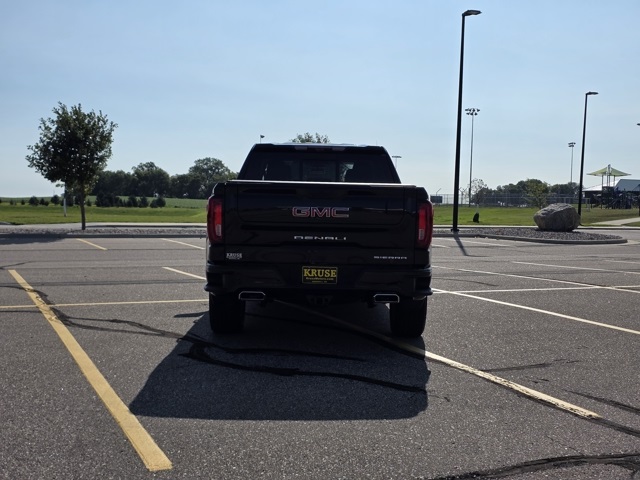 2023 GMC Sierra 1500 4WD Crew Cab Short Box Denali