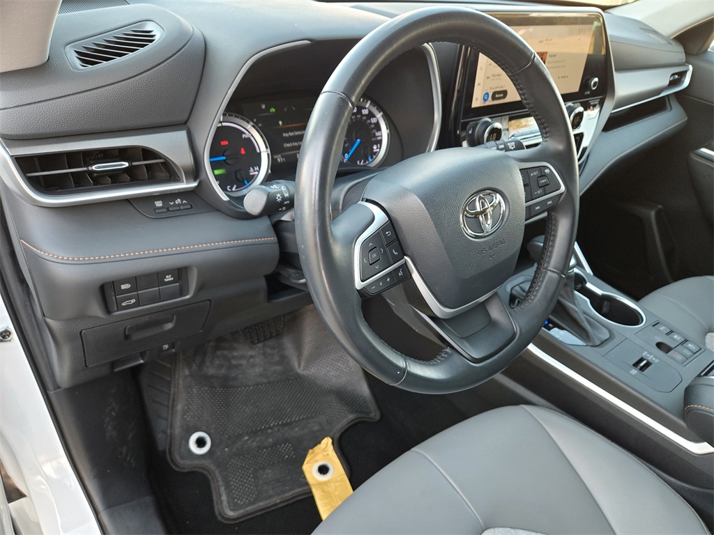 Used 2023 Toyota Highlander Hybrid SUV