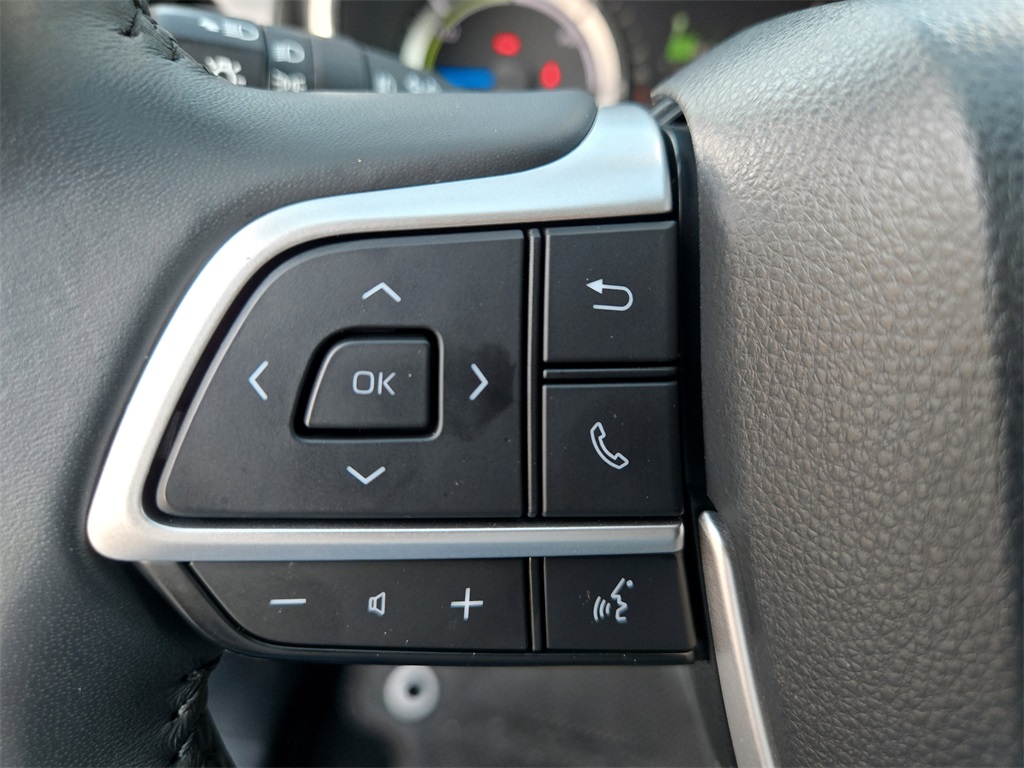 Used 2023 Toyota Highlander Hybrid SUV