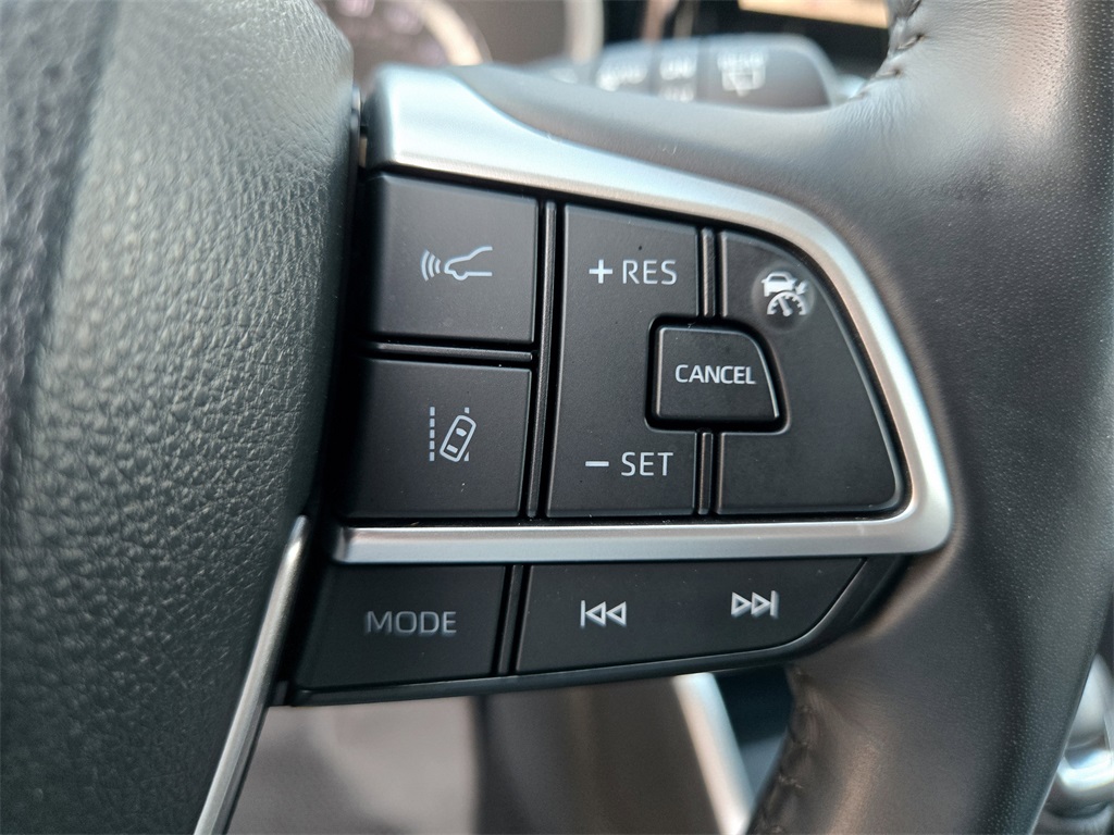 Used 2023 Toyota Highlander Hybrid SUV