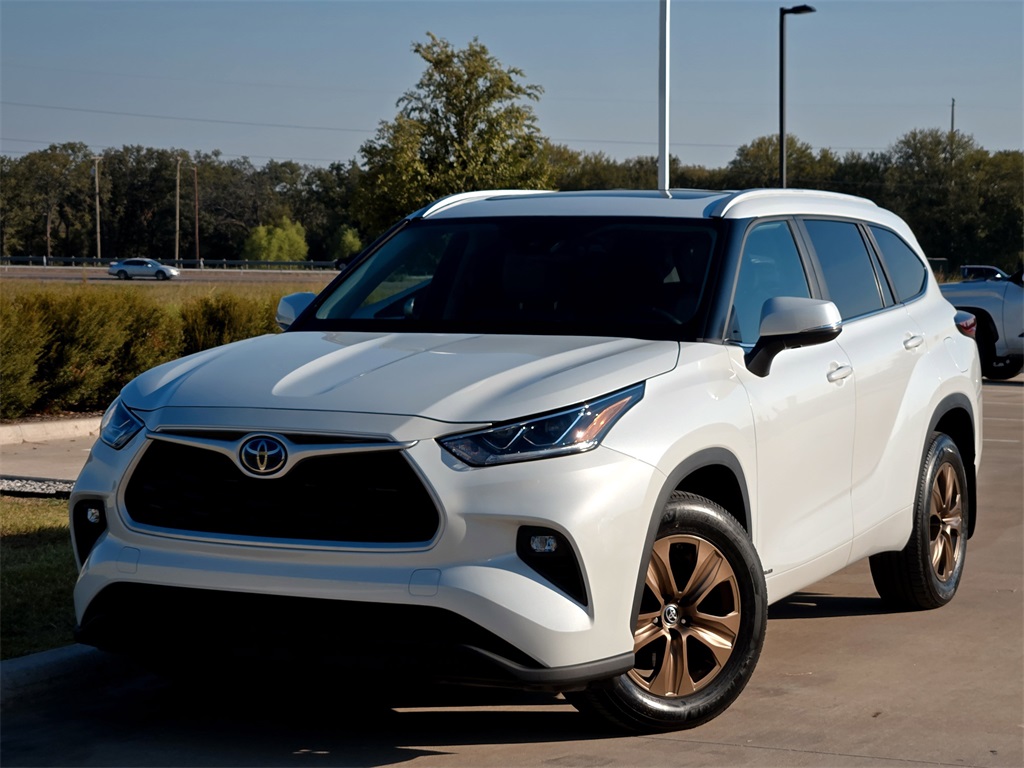 Used 2023 Toyota Highlander Hybrid SUV