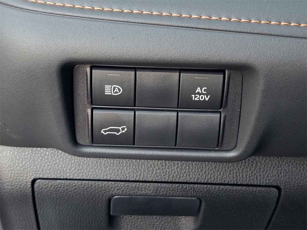 Used 2023 Toyota Highlander Hybrid SUV