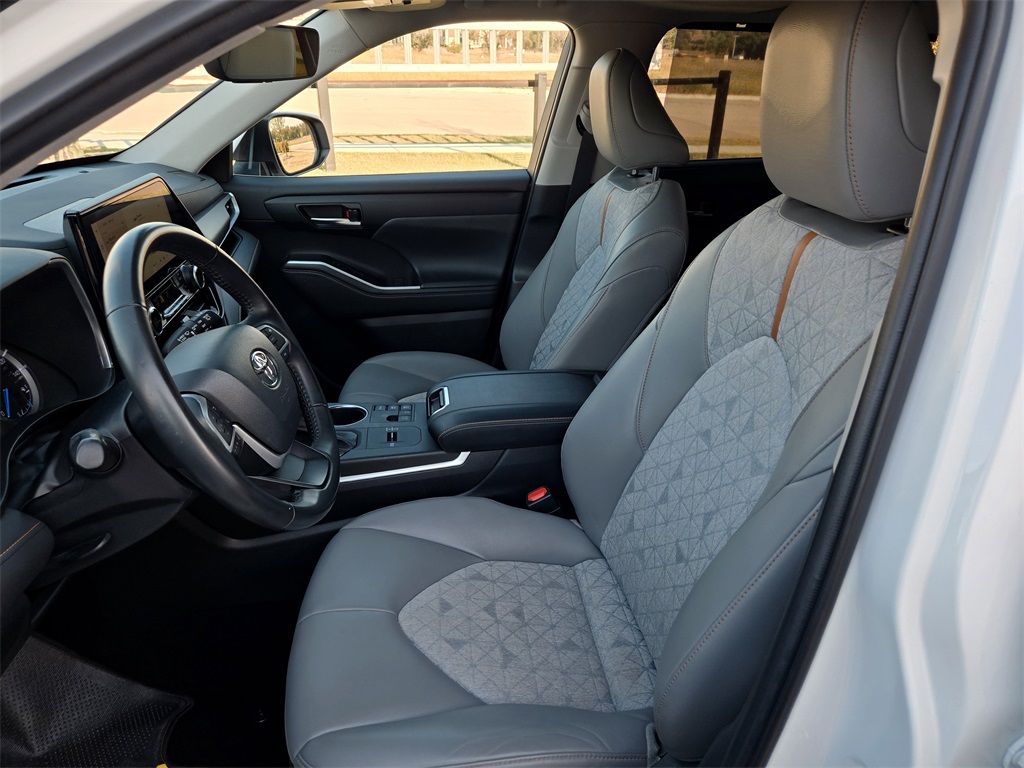Used 2023 Toyota Highlander Hybrid SUV