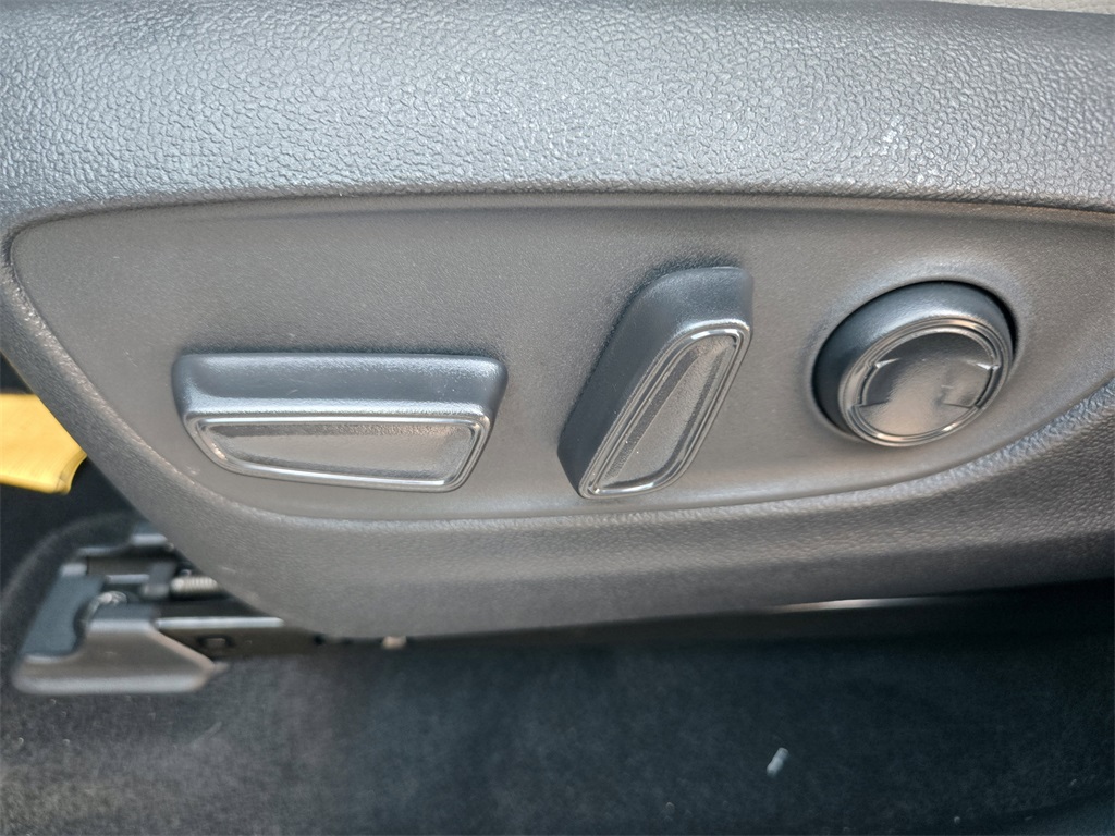 Used 2023 Toyota Highlander Hybrid SUV