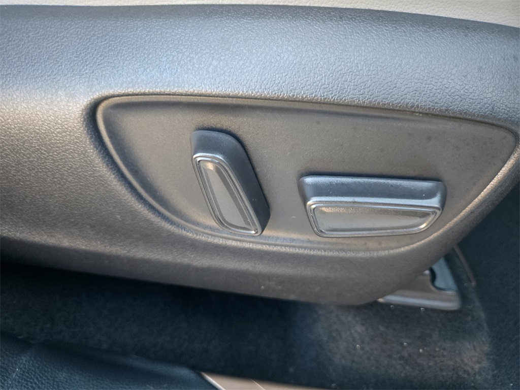 Used 2023 Toyota Highlander Hybrid SUV