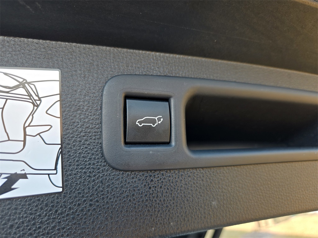 Used 2023 Toyota Highlander Hybrid SUV
