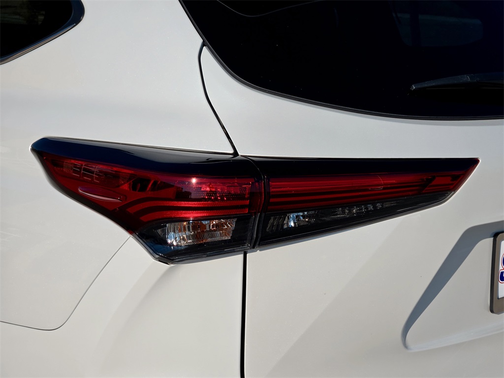 Used 2023 Toyota Highlander Hybrid SUV