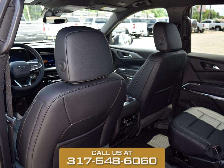 2025 Summit White Chevrolet Traverse LT FWD SUV