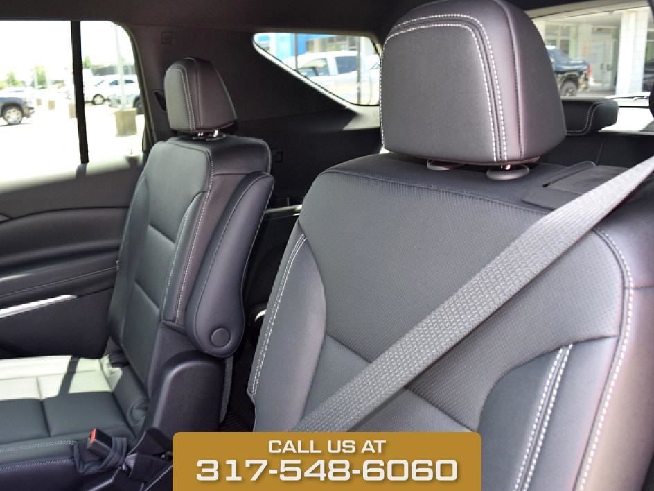 2025 Summit White Chevrolet Traverse LT FWD SUV