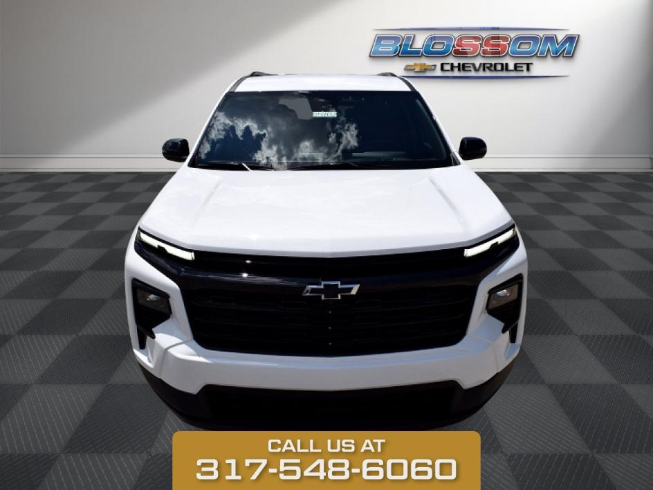 2025 Summit White Chevrolet Traverse LT FWD SUV