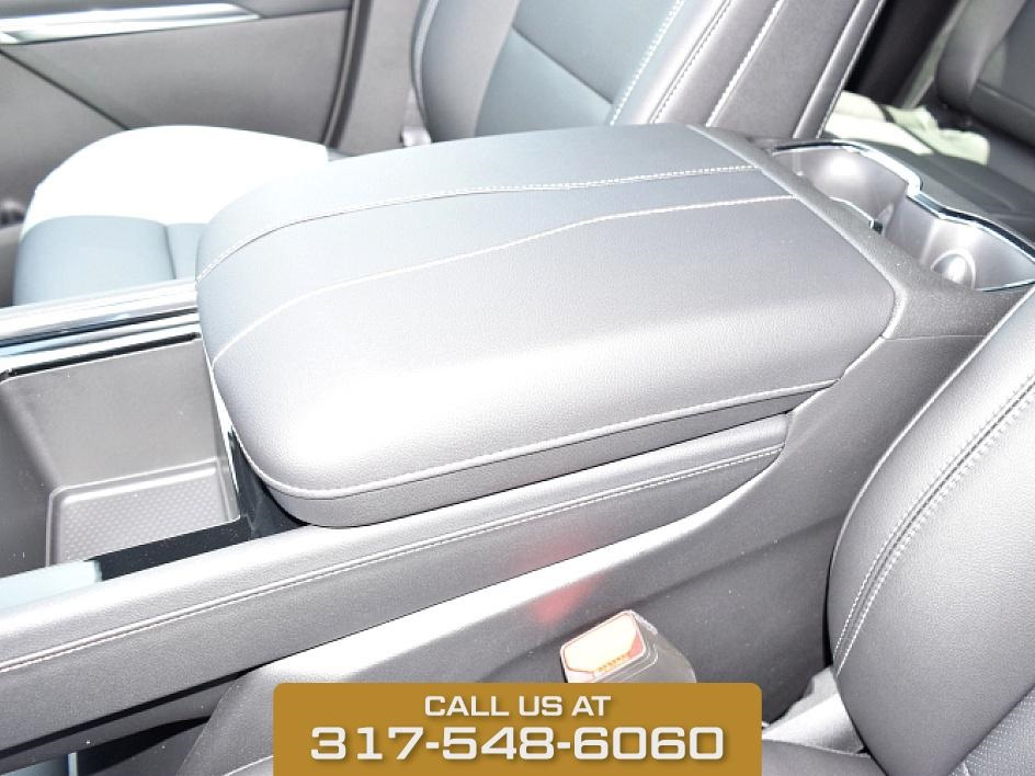 2025 Summit White Chevrolet Traverse LT FWD SUV