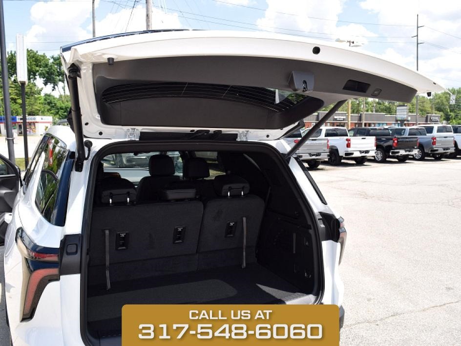 2025 Summit White Chevrolet Traverse LT FWD SUV