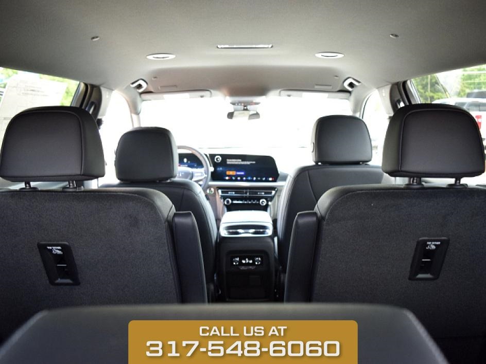 2025 Summit White Chevrolet Traverse LT FWD SUV