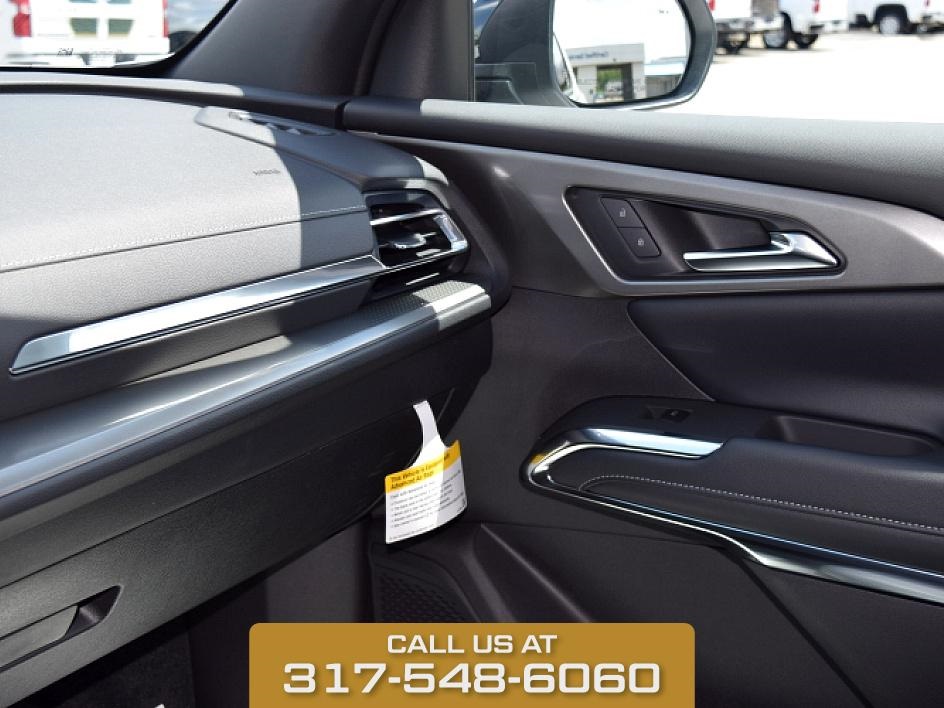2025 Summit White Chevrolet Traverse LT FWD SUV