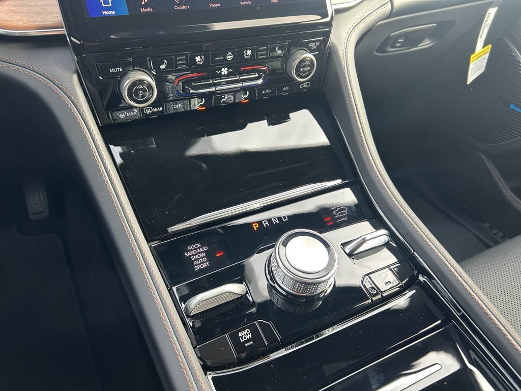 new 2025 Jeep Grand Cherokee L car, priced at $67,155