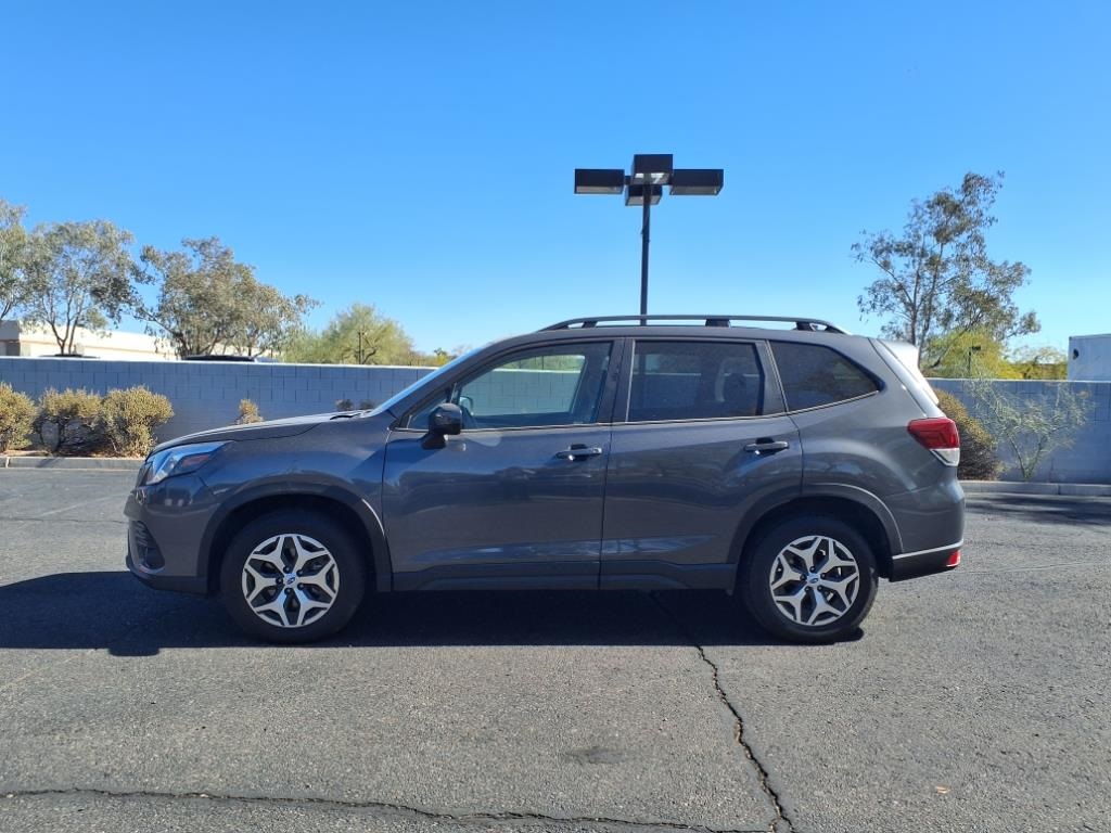 2022 Subaru Forester Premium photo 16