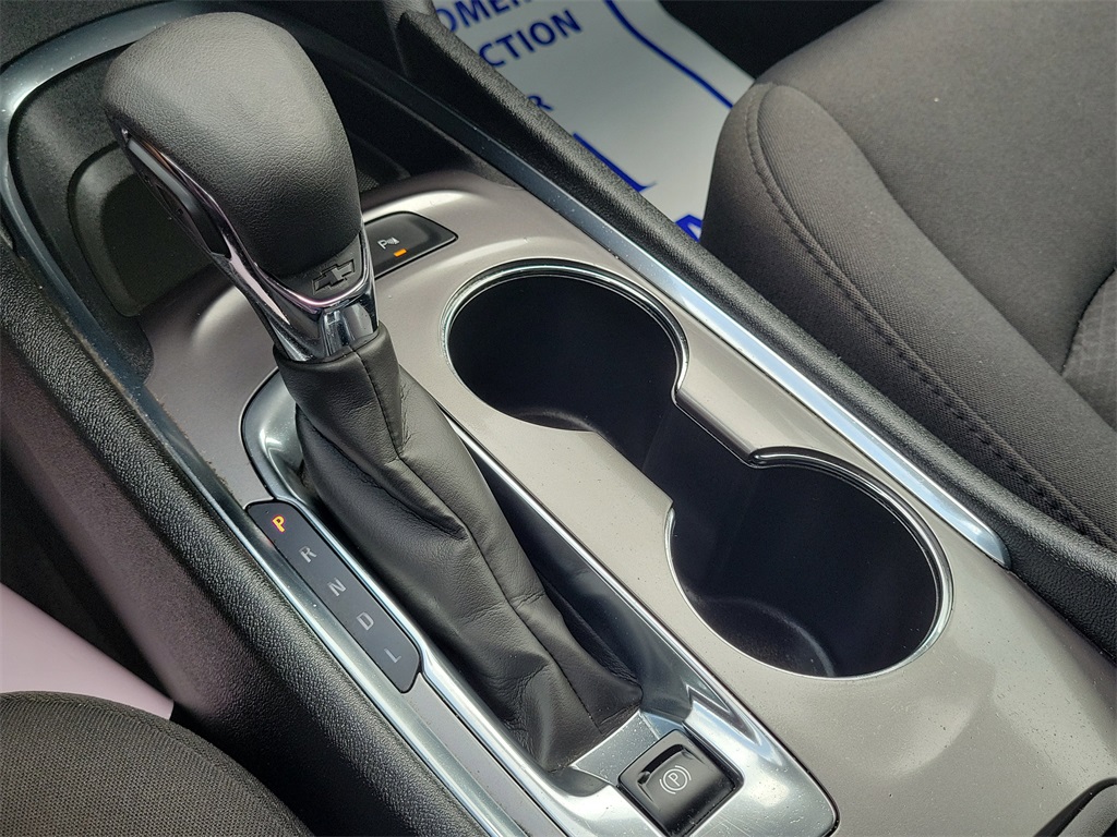 2023 Summit White Chevrolet Malibu LT FWD Sedan