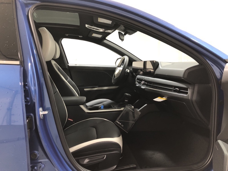 2025 Kia K4 GT-Line photo 10
