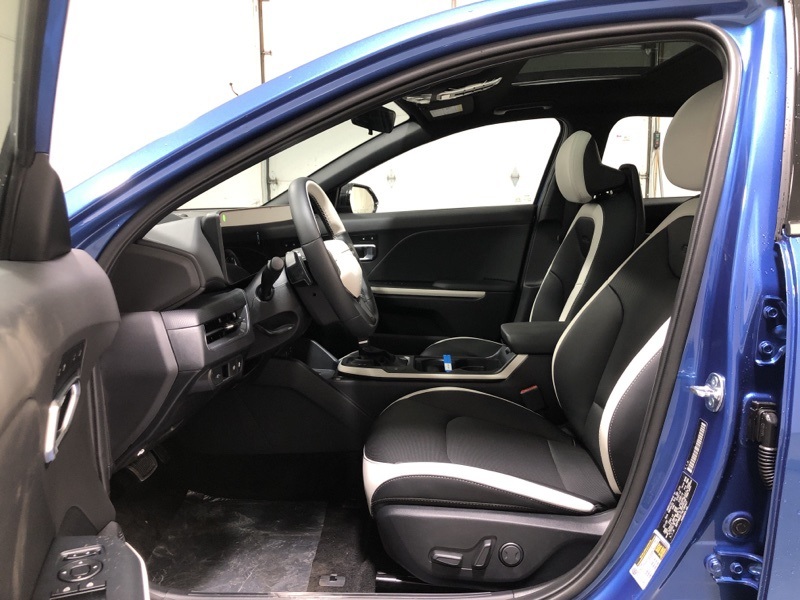 2025 Kia K4 GT-Line photo 16