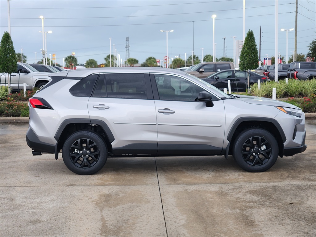 2025 Toyota RAV4 LE photo 3