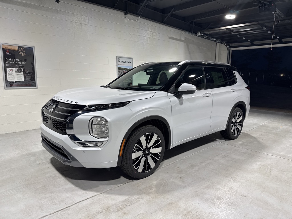 2025 Mitsubishi Outlander SEL's photo