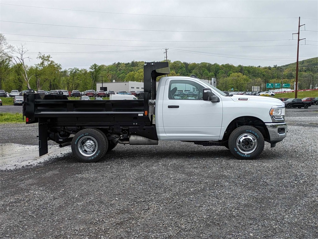 2024 Ram 3500 Tradesman photo 2