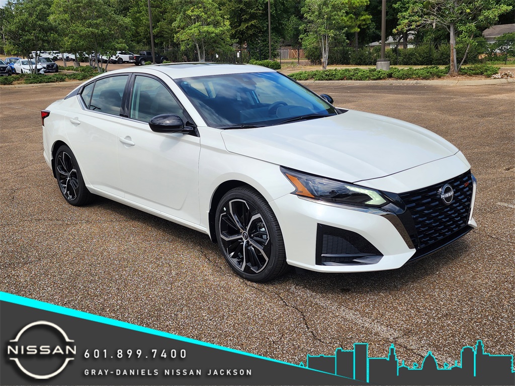 2025 Nissan Altima SR's photo