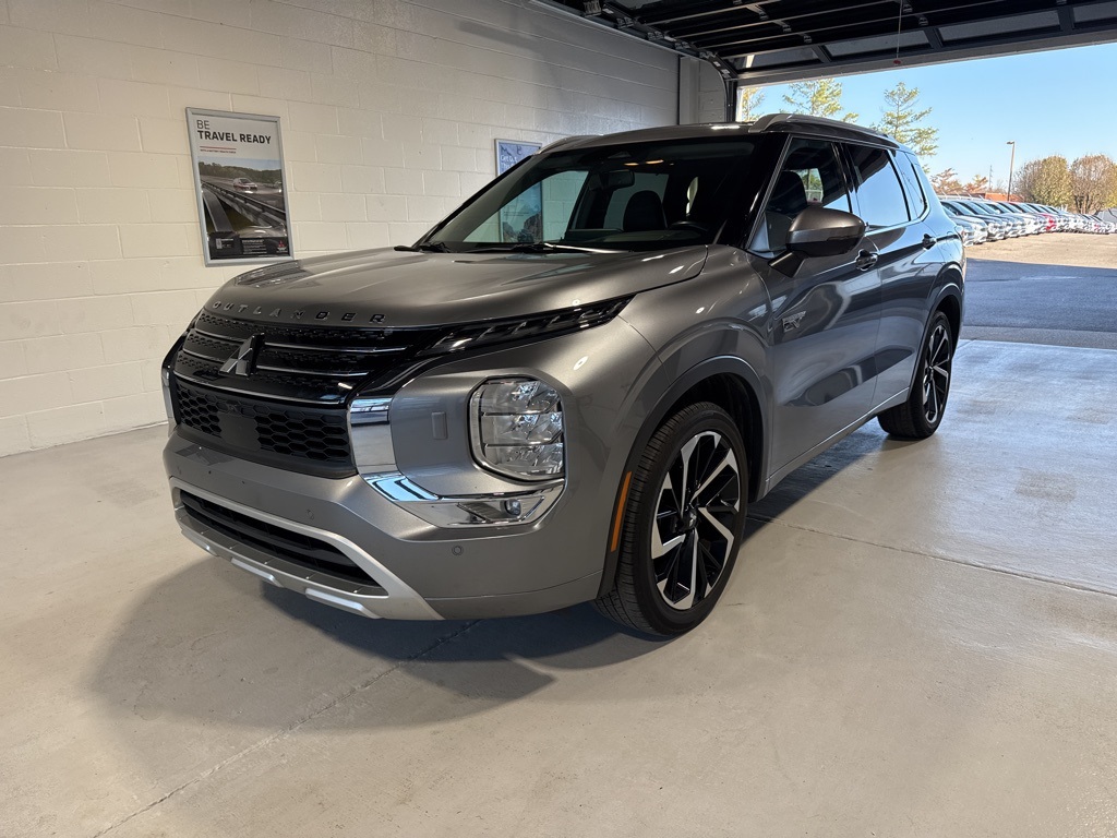 2024 Mitsubishi Outlander Plug-in Hybrid SEL's photo