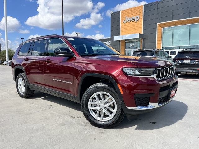 2025 Jeep Grand Cherokee L Laredo's photo