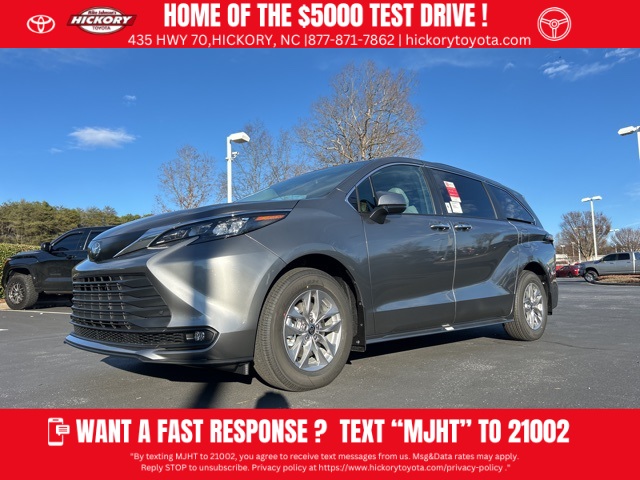 2026 Toyota Sienna XLE's photo