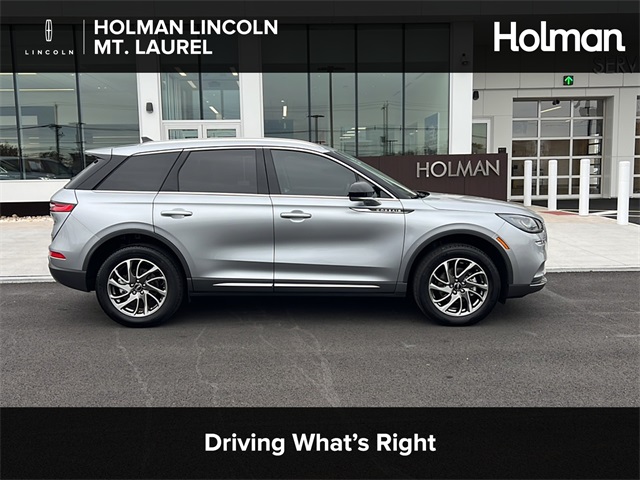 2022 Lincoln Corsair Base's photo