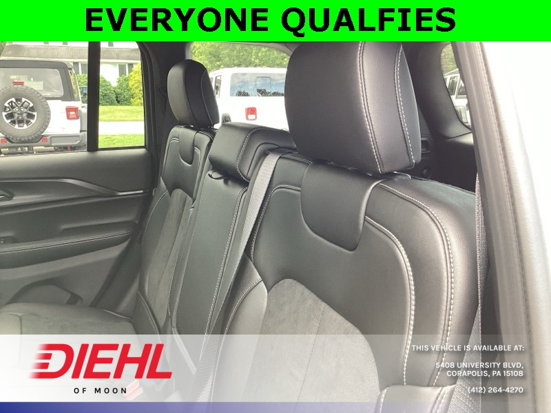 2025 Jeep Grand Cherokee Laredo photo 10