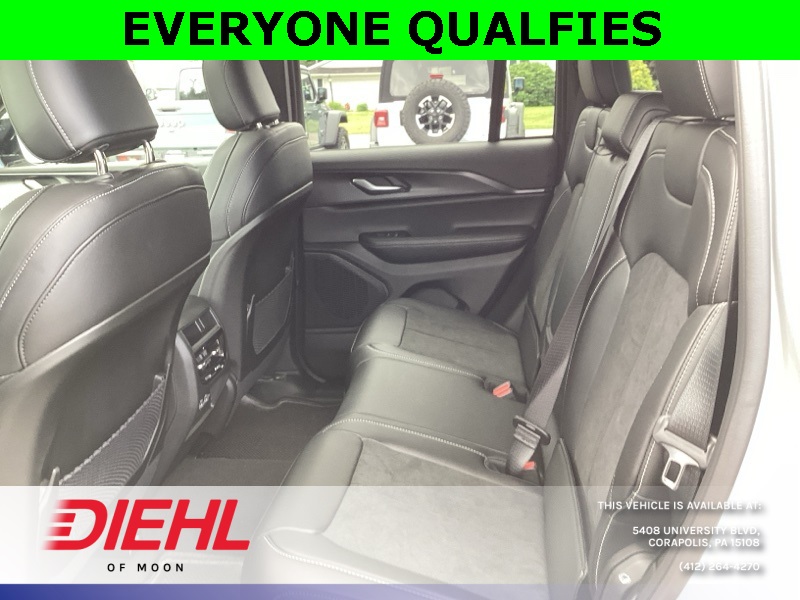 2025 Jeep Grand Cherokee Laredo photo 11