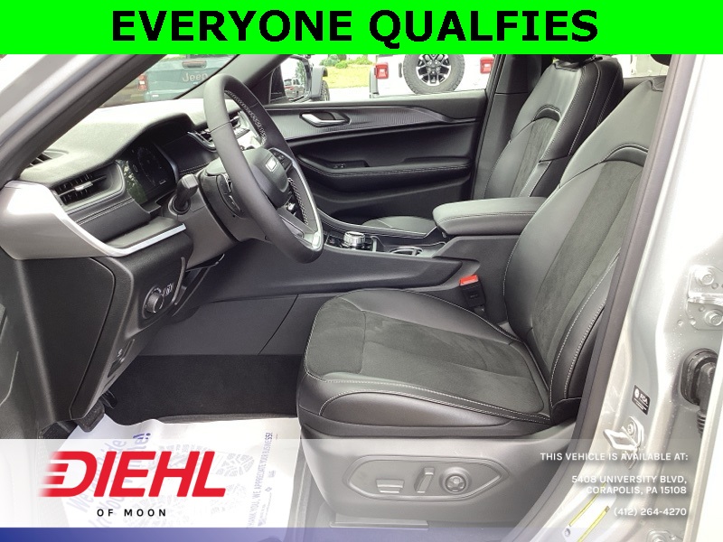 2025 Jeep Grand Cherokee Laredo photo 16
