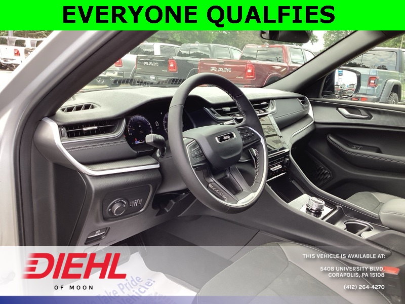 2025 Jeep Grand Cherokee Laredo photo 17