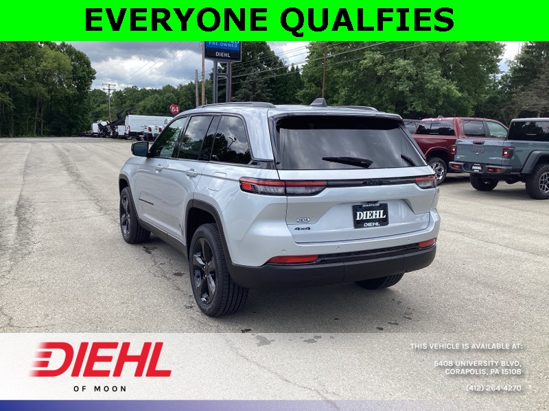 2025 Jeep Grand Cherokee Laredo photo 3