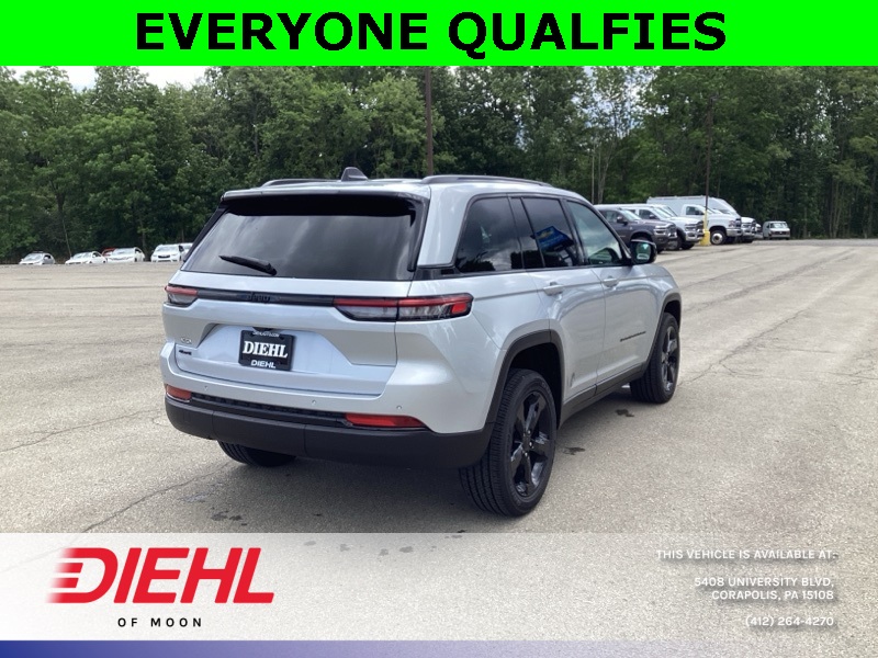 2025 Jeep Grand Cherokee Laredo photo 5