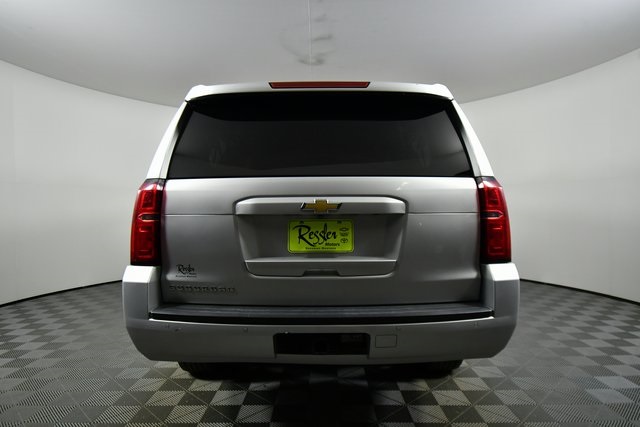 2017 Chevrolet Suburban LT photo 11