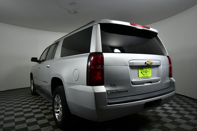 2017 Chevrolet Suburban LT photo 12