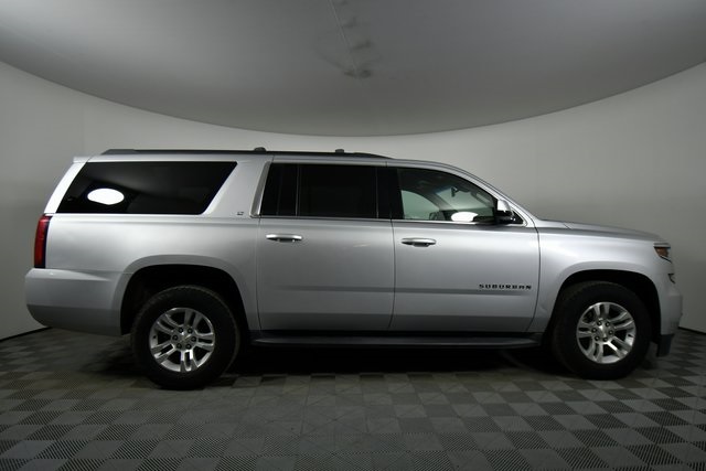 2017 Chevrolet Suburban LT photo 14
