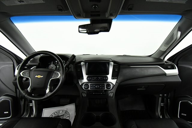 2017 Chevrolet Suburban LT photo 17